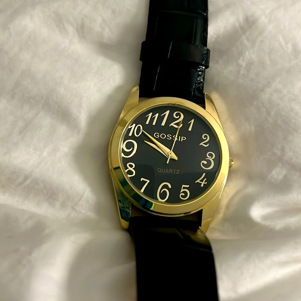Vintage Gossip Quartz Watch with Alligator Leather Band